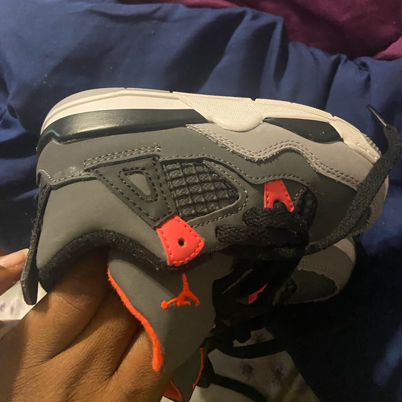 Jordan4 red black gently used great condition - Picture 2 of 3